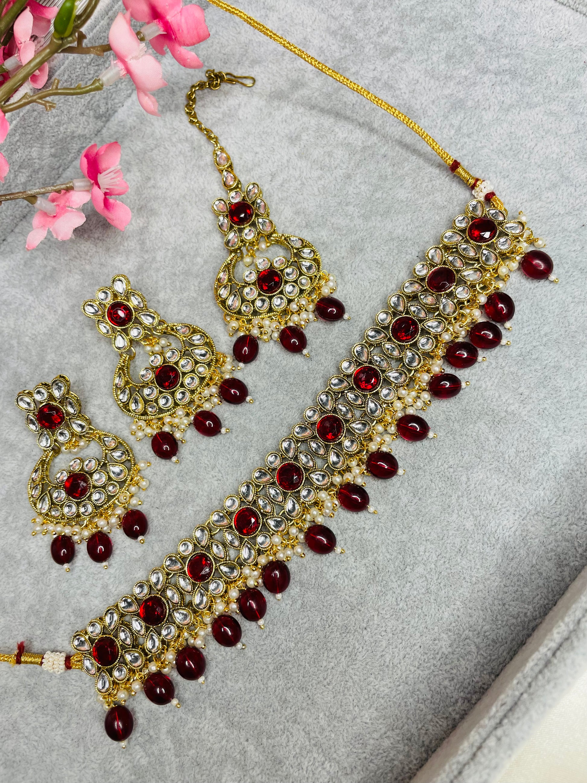 Unique Kundan Choker Set