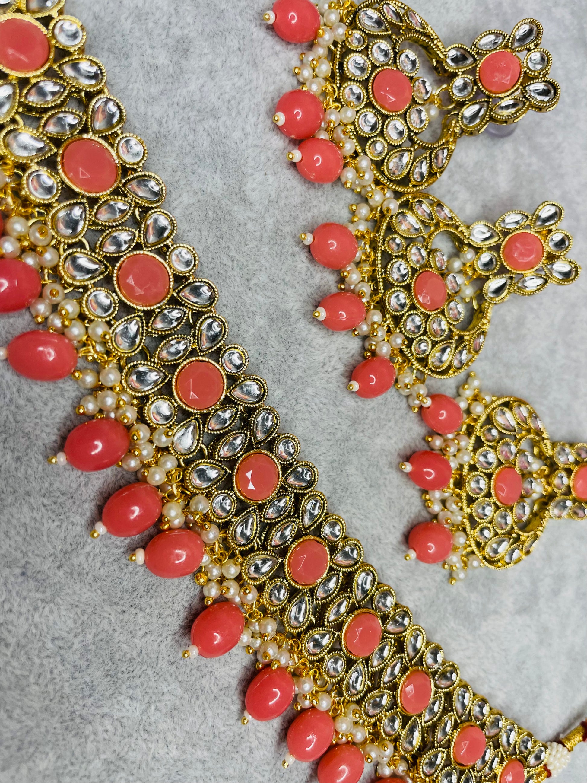 Unique Kundan Choker Set