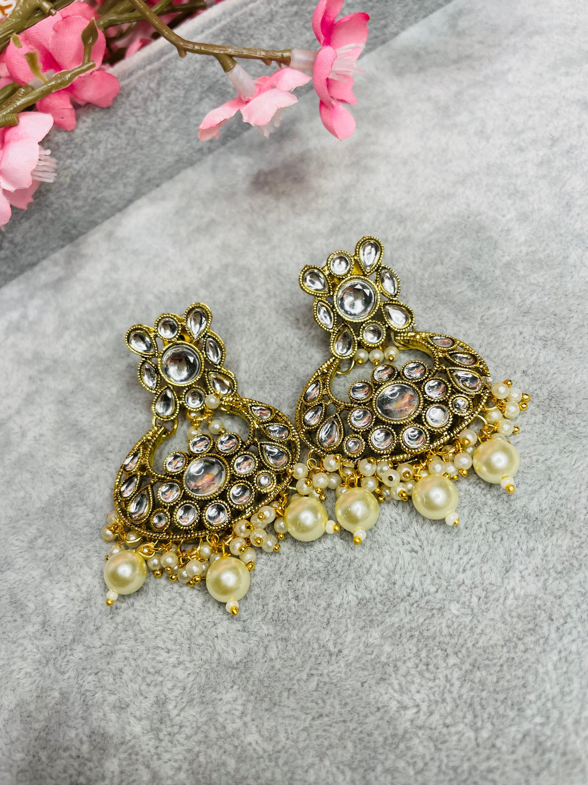 Unique Kundan Choker Set