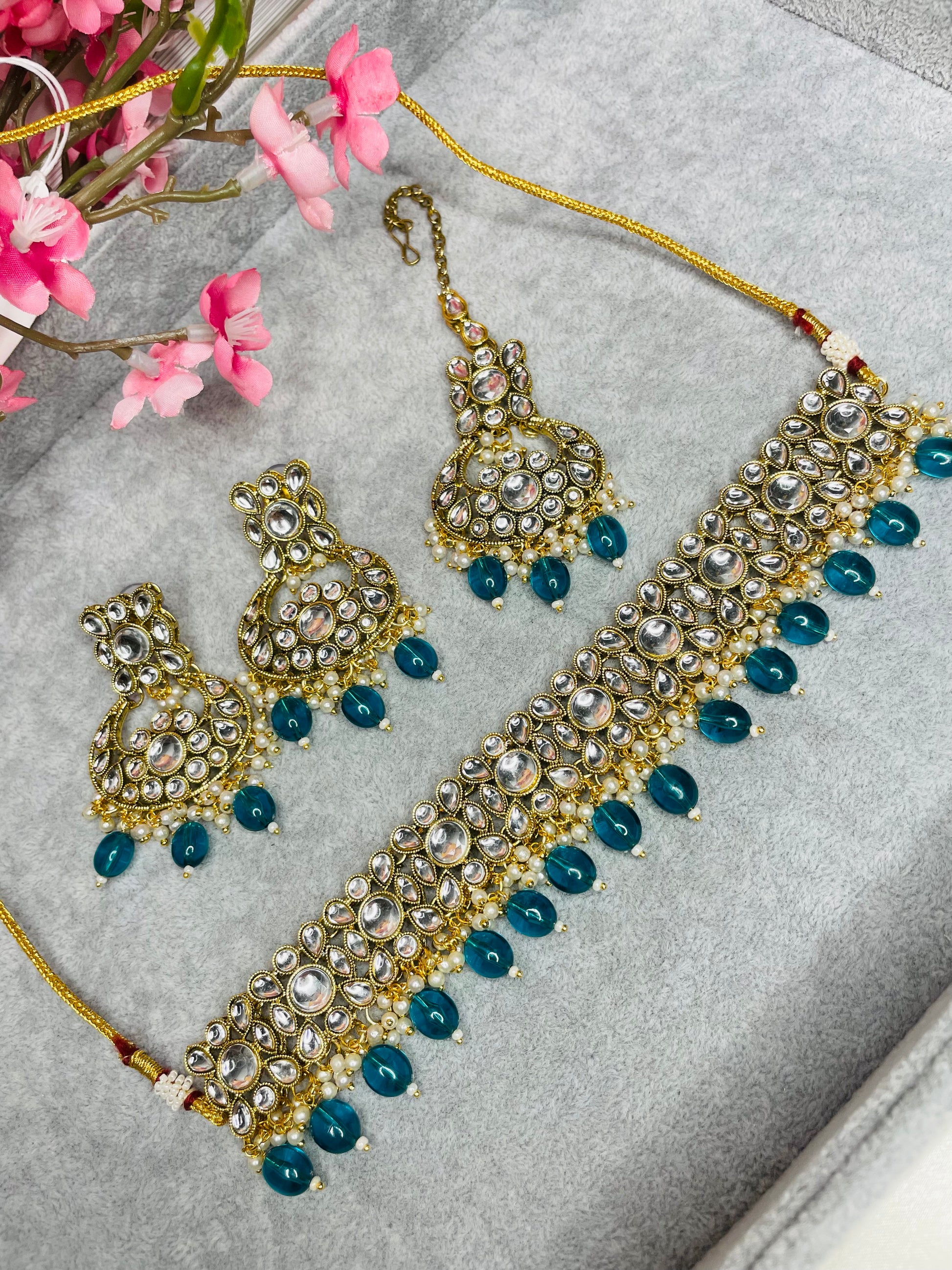 Unique Kundan Choker Set