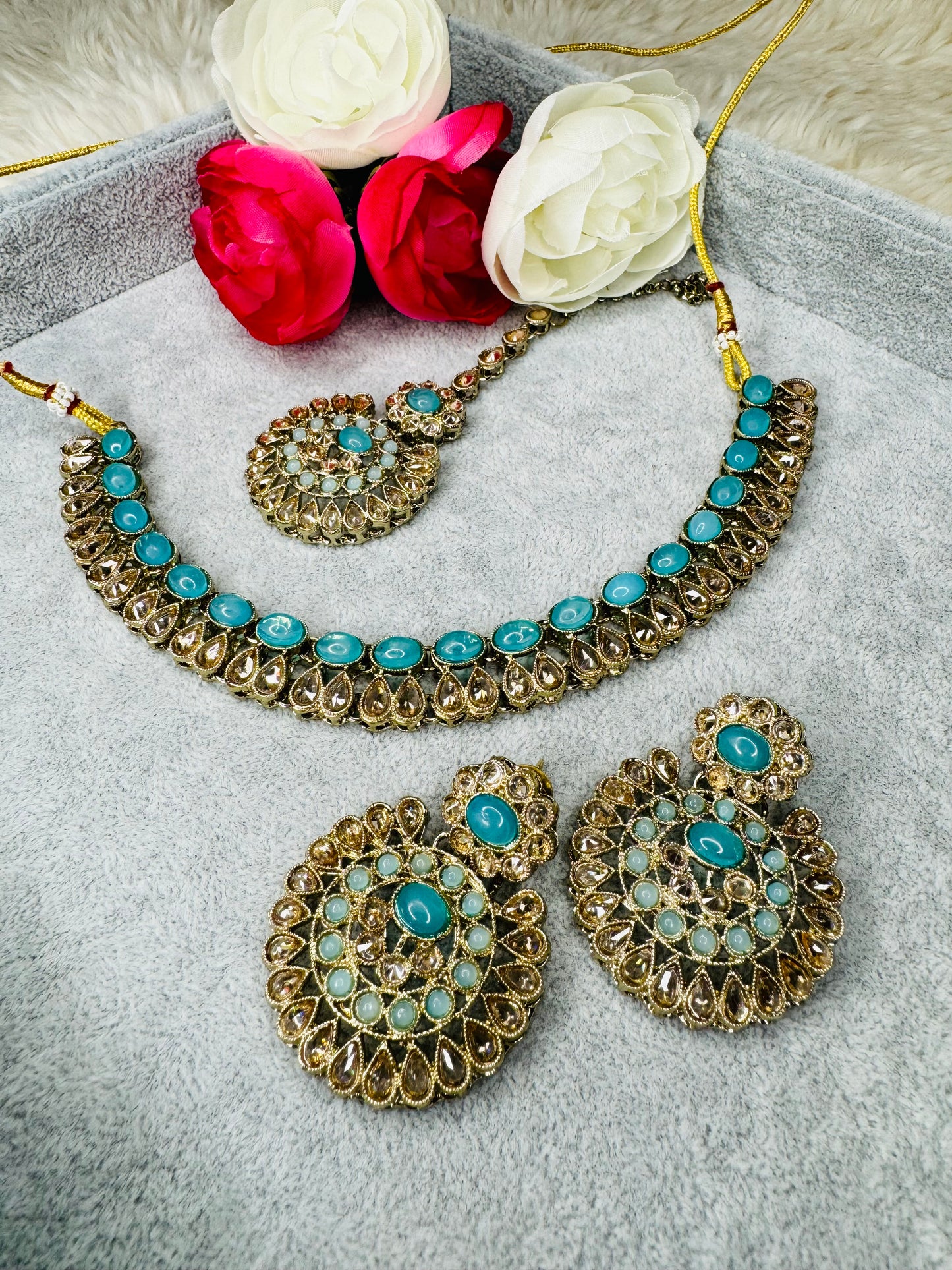 Polki Necklace Set: Illuminate Your Look with Creative Jewels