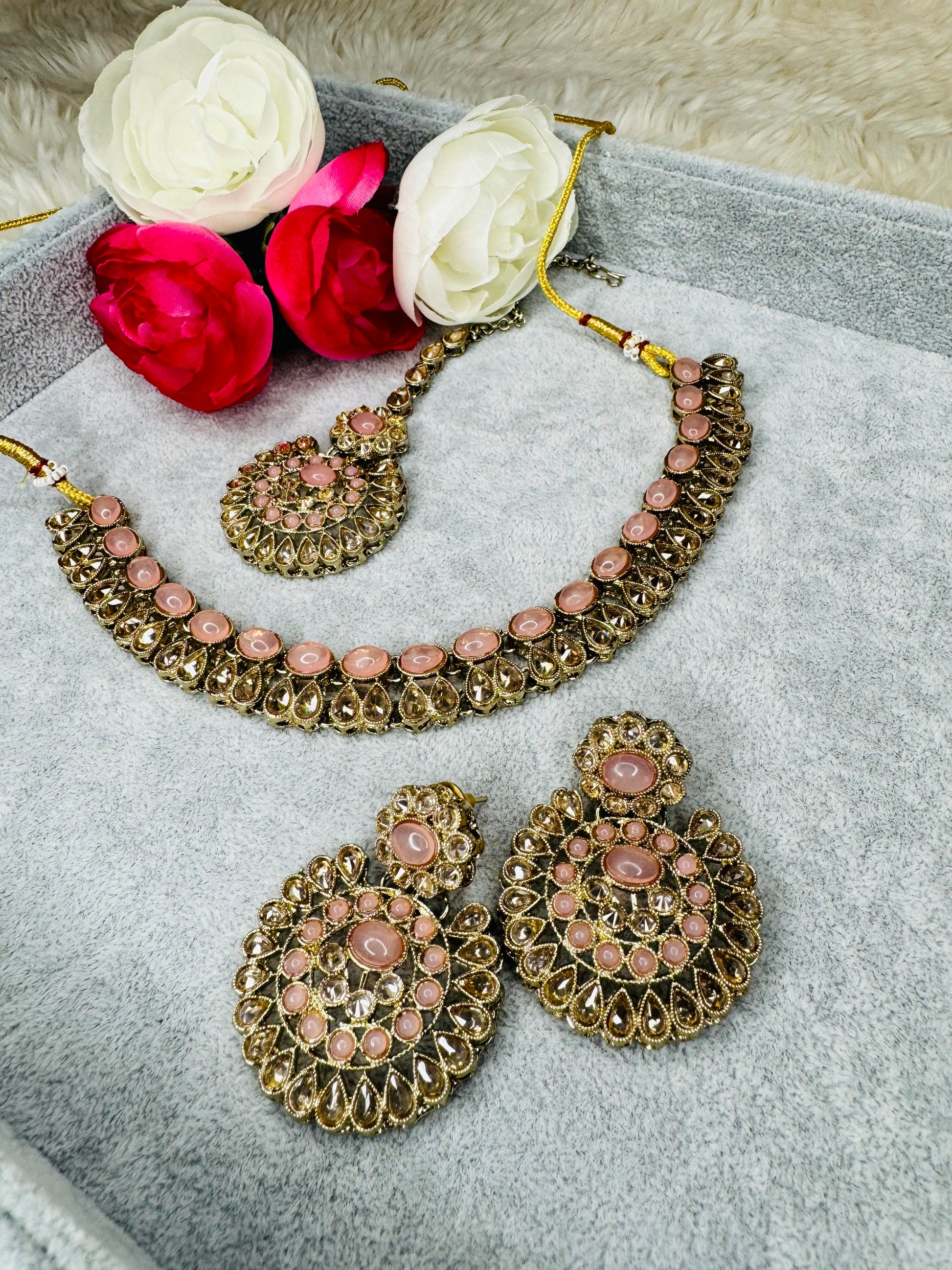 Polki Necklace Set: Illuminate Your Look with Creative Jewels