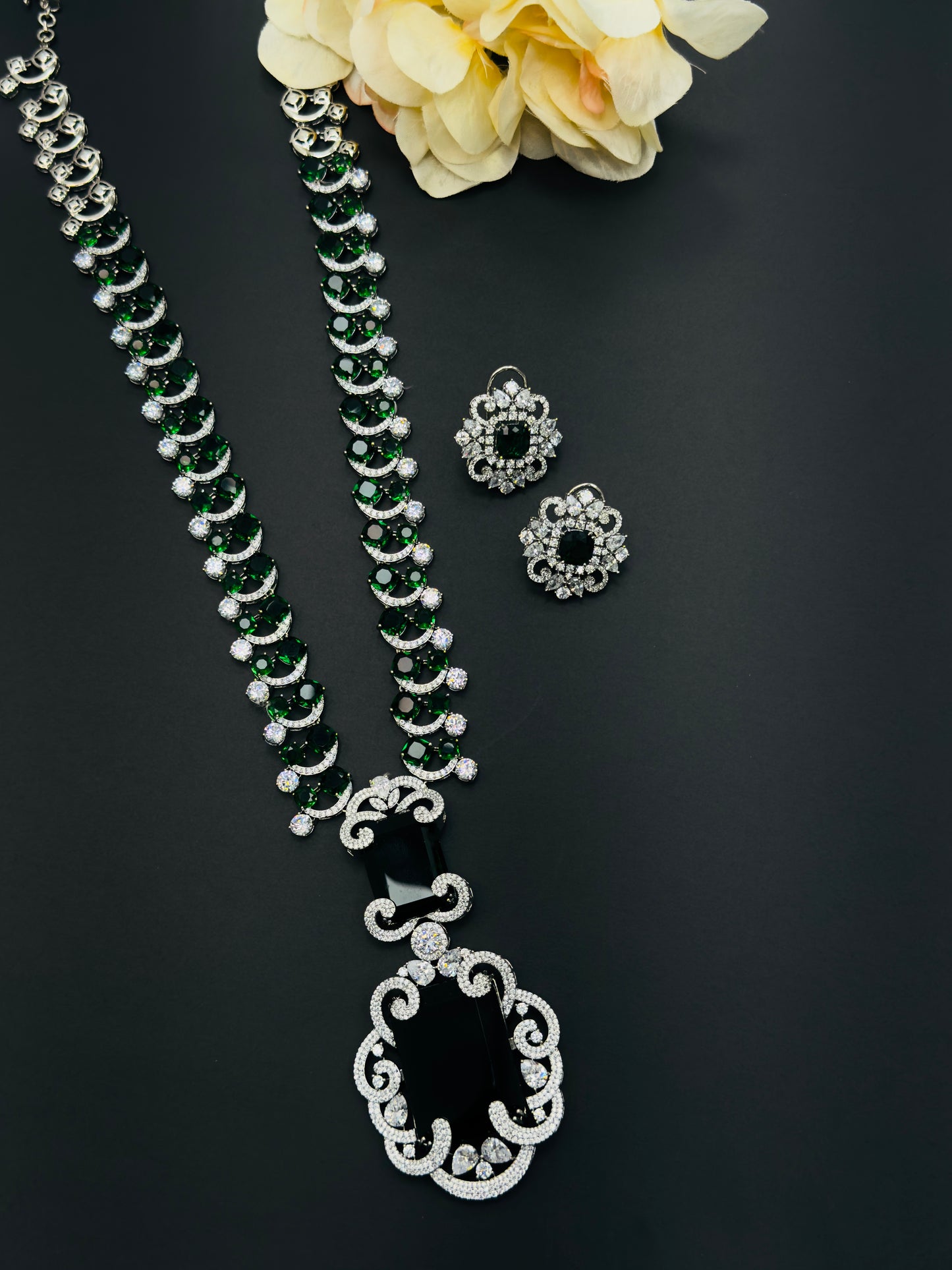 Nita Necklace | Graceful Diamond Elegance 