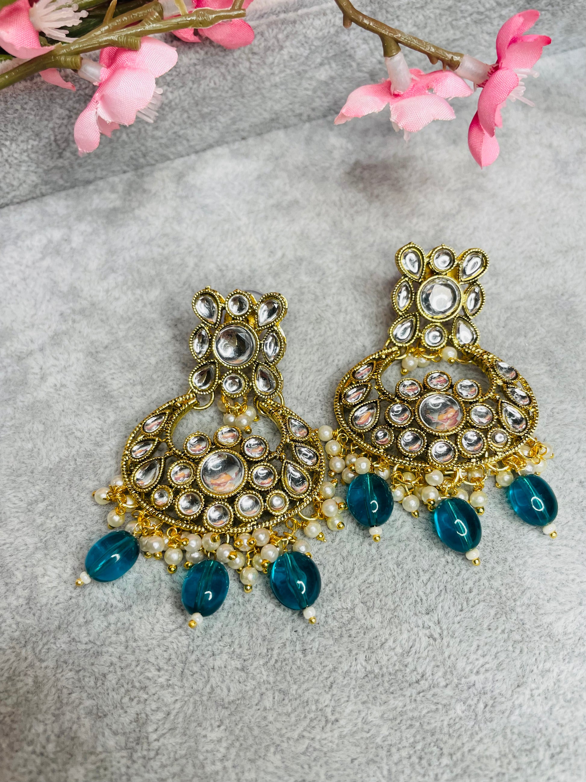 Unique Kundan Choker Set