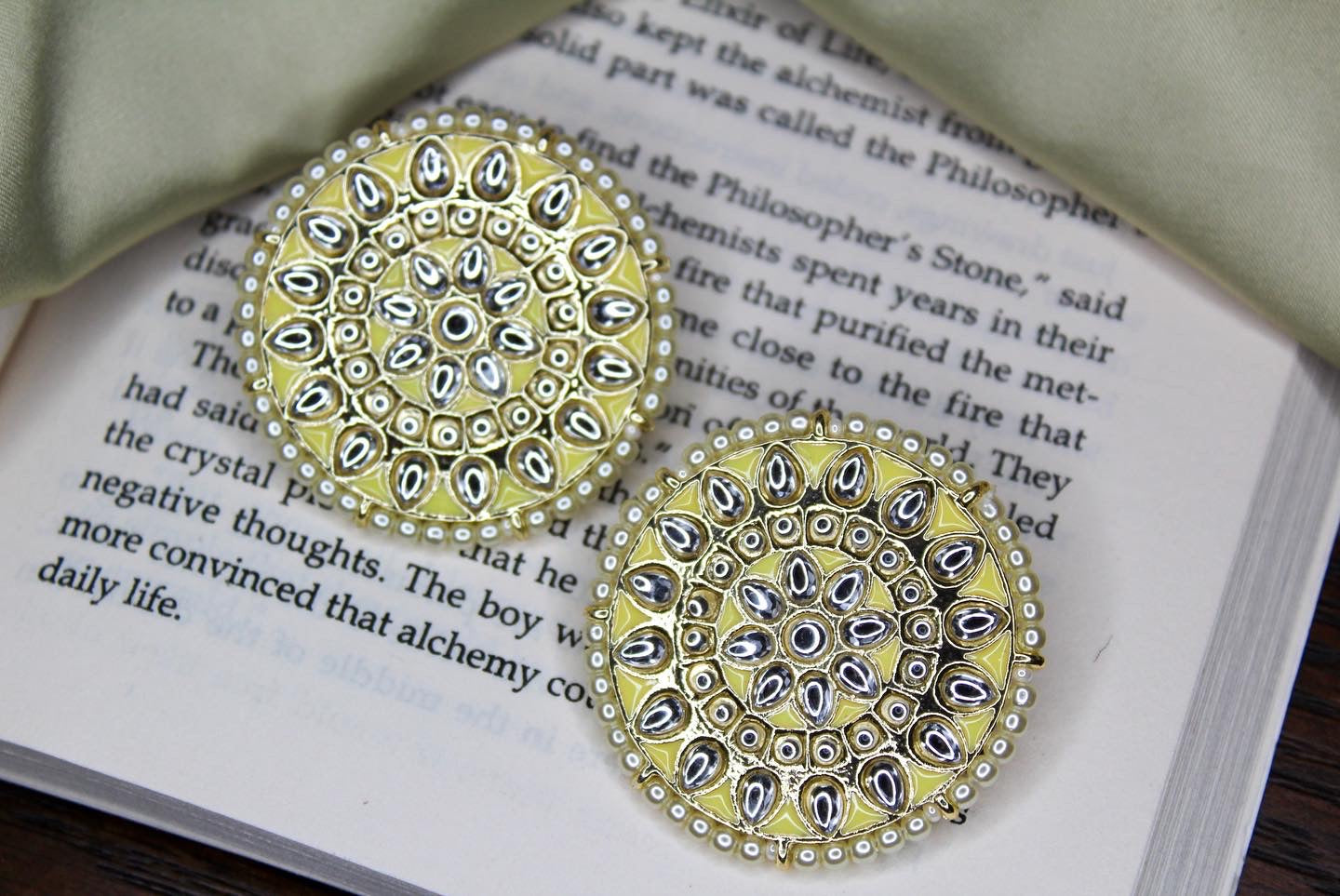 Dabbi Kundan Stud Earrings - Creative Jewels