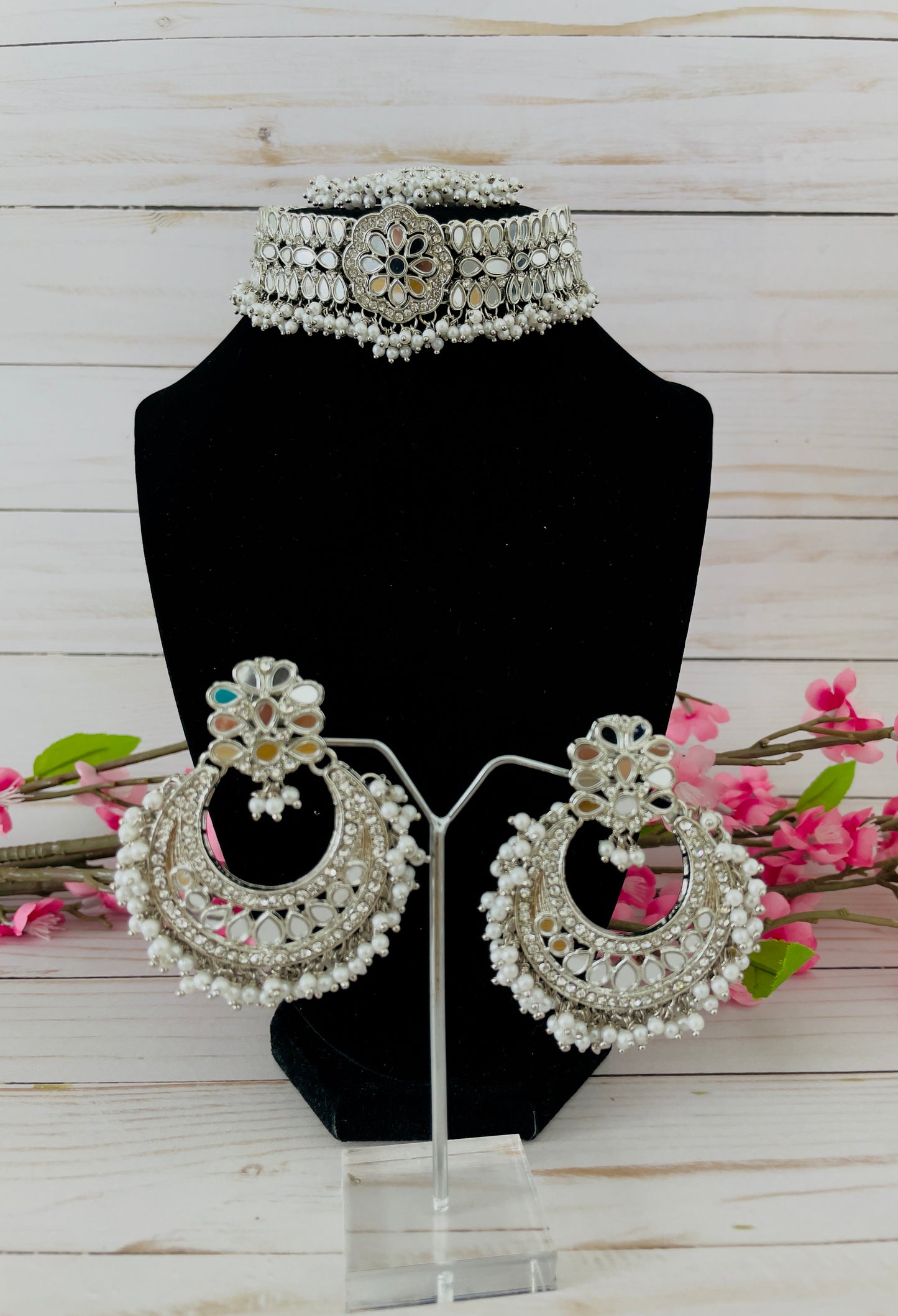 Mirror Choker Set: Elevate Your Fashion Game with Creative Jewels