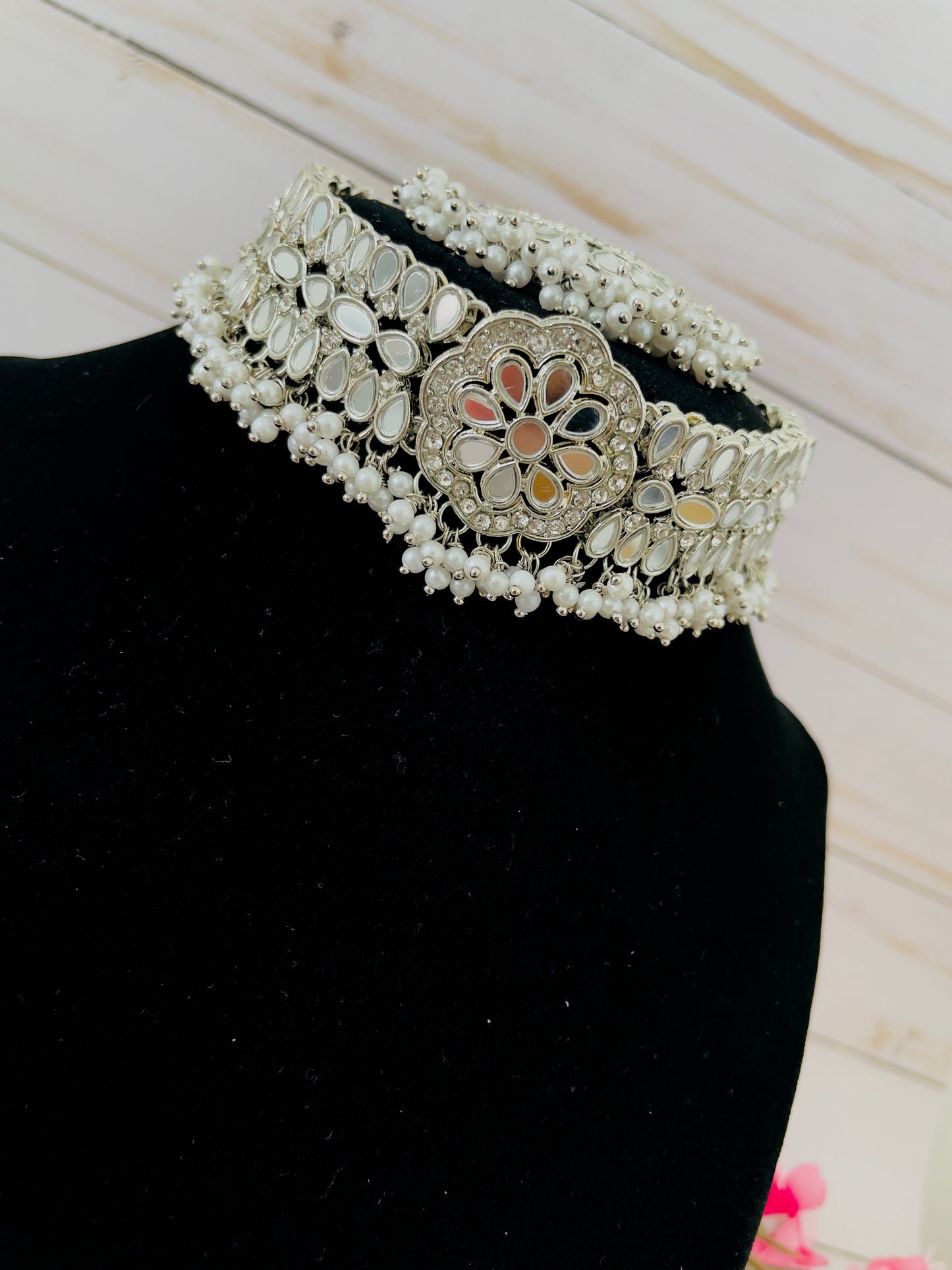 Mirror Choker Set: Elevate Your Fashion Game with Creative Jewels