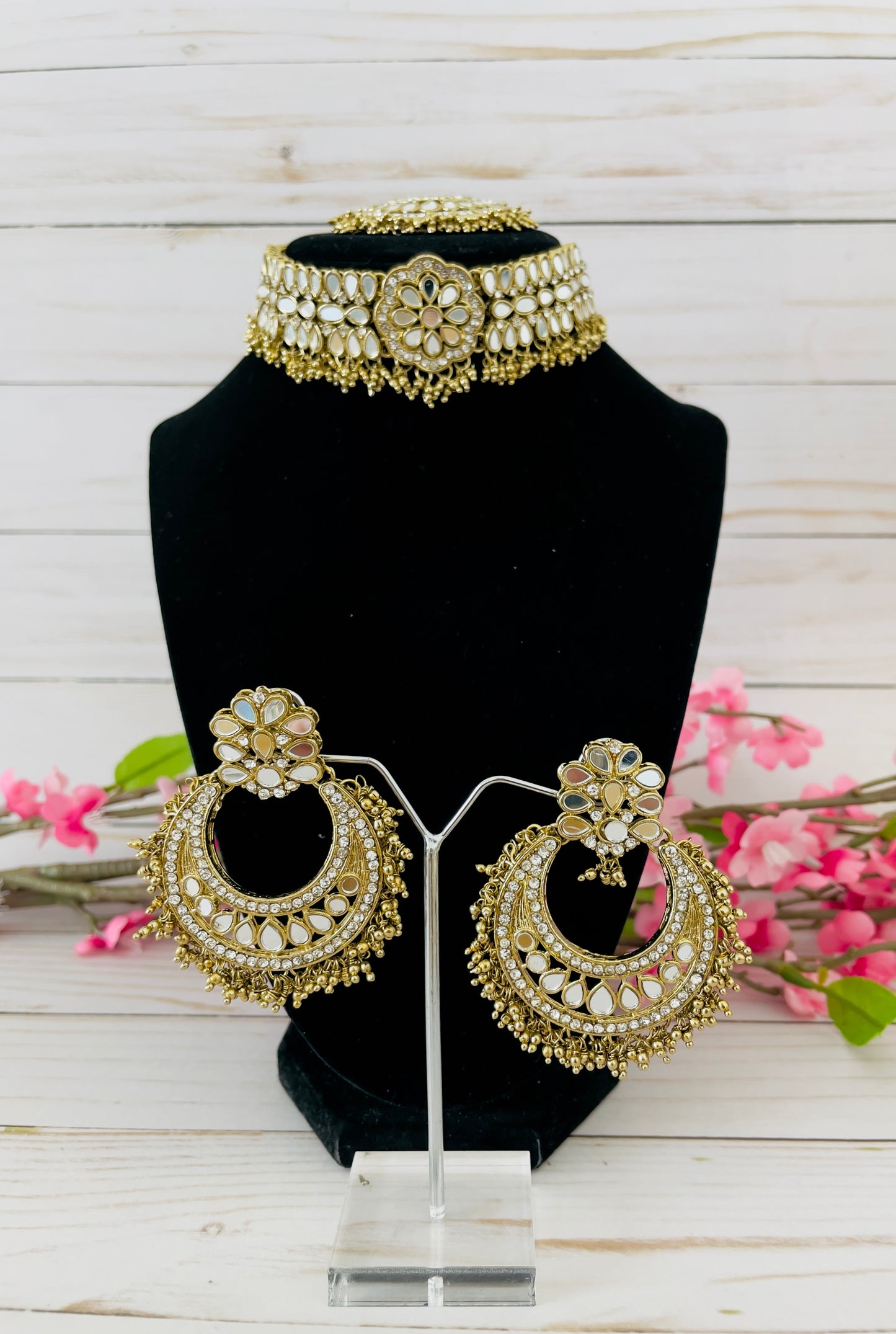 Mirror Choker Set: Elevate Your Fashion Game with Creative Jewels