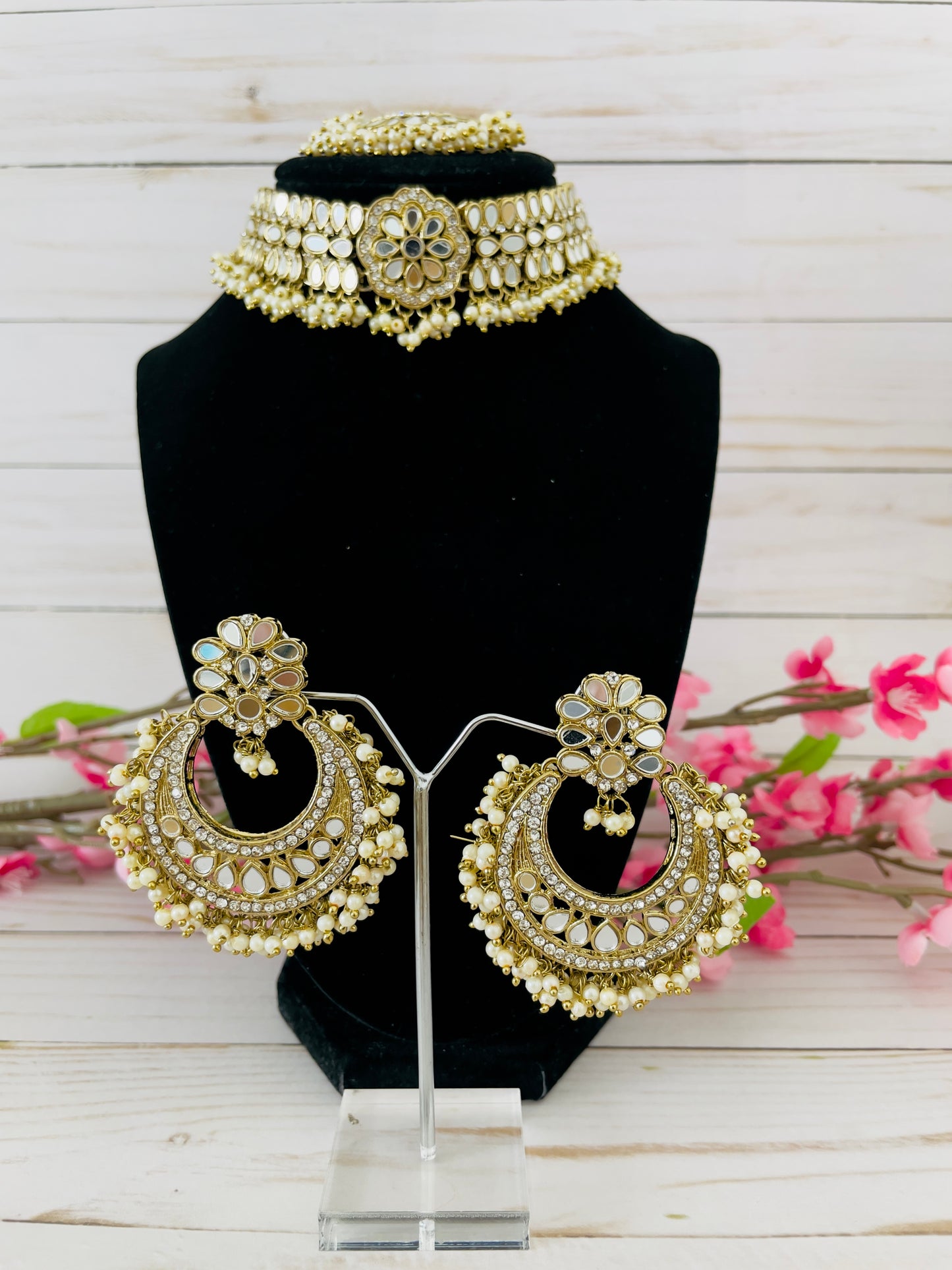 Mirror Choker Set: Elevate Your Fashion Game with Creative Jewels