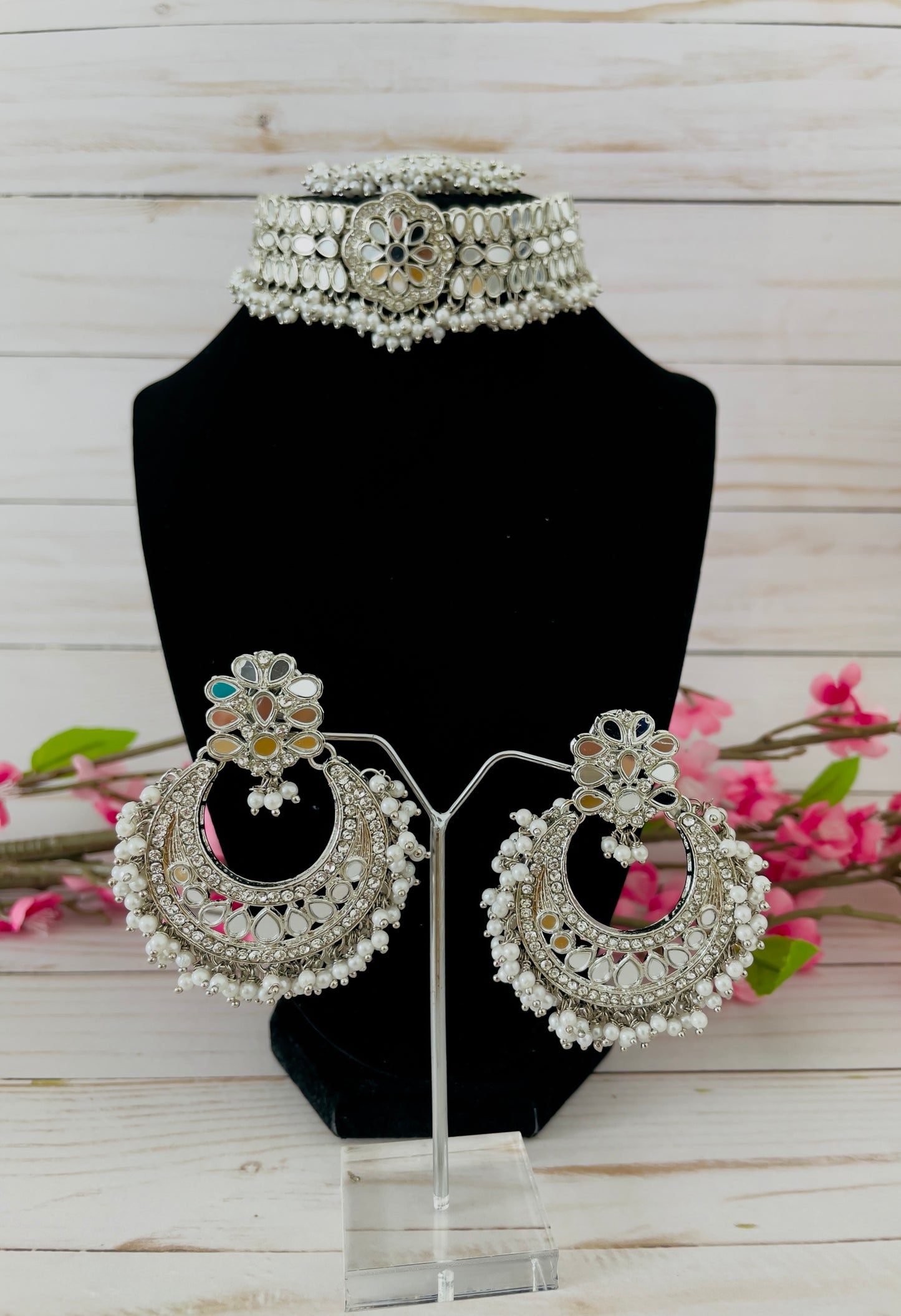 Mirror Choker Set: Elevate Your Fashion Game with Creative Jewels