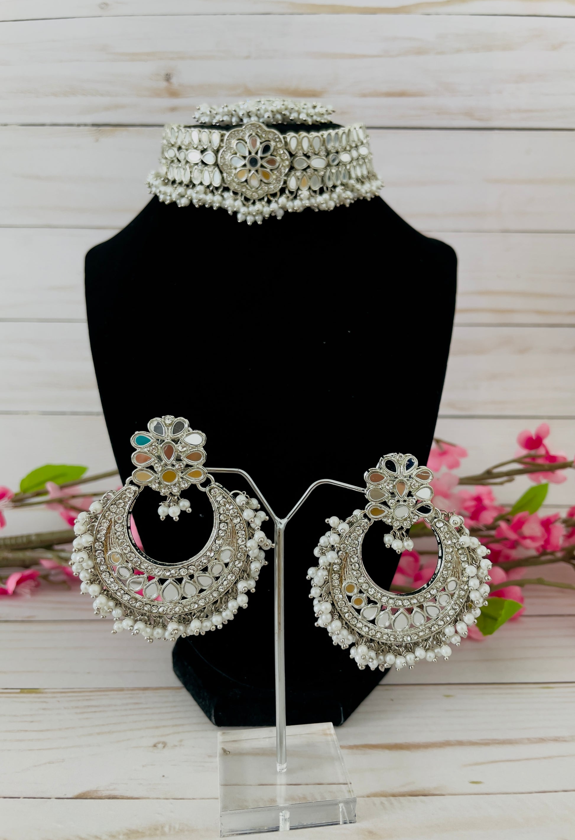 Mirror Choker Set: Elevate Your Fashion Game with Creative Jewels