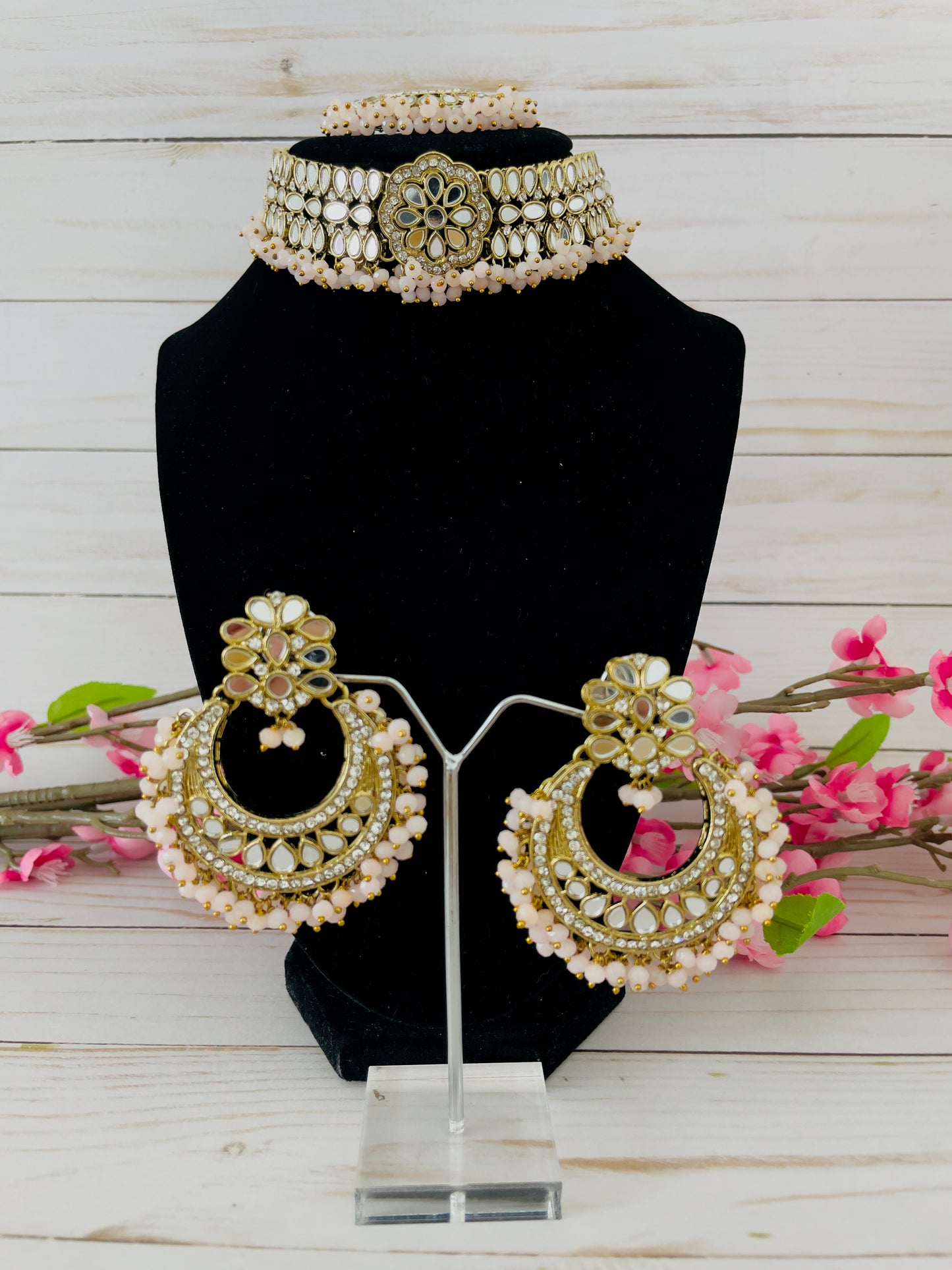 Mirror Choker Set: Elevate Your Fashion Game with Creative Jewels