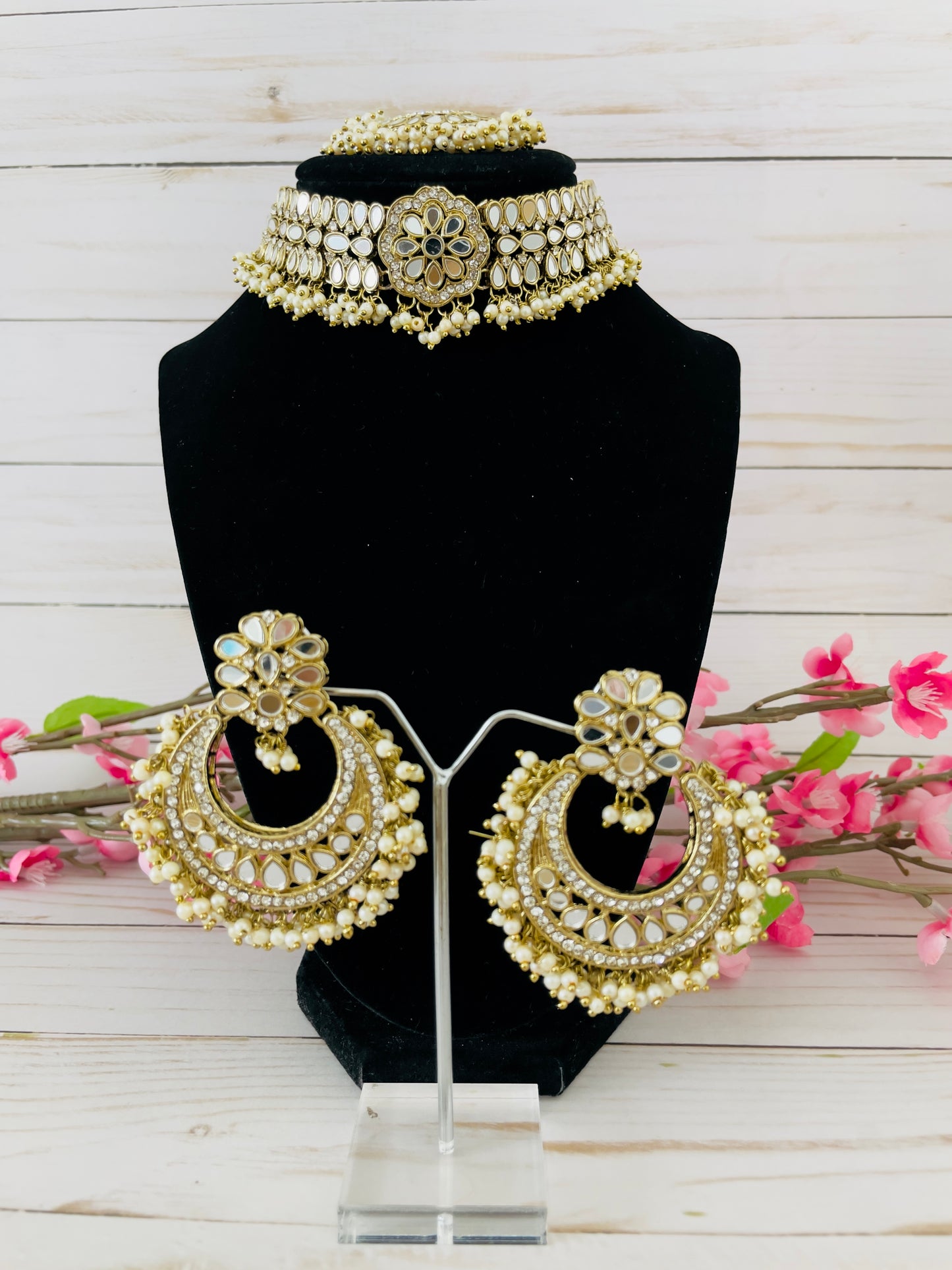 Mirror Choker Set: Elevate Your Fashion Game with Creative Jewels