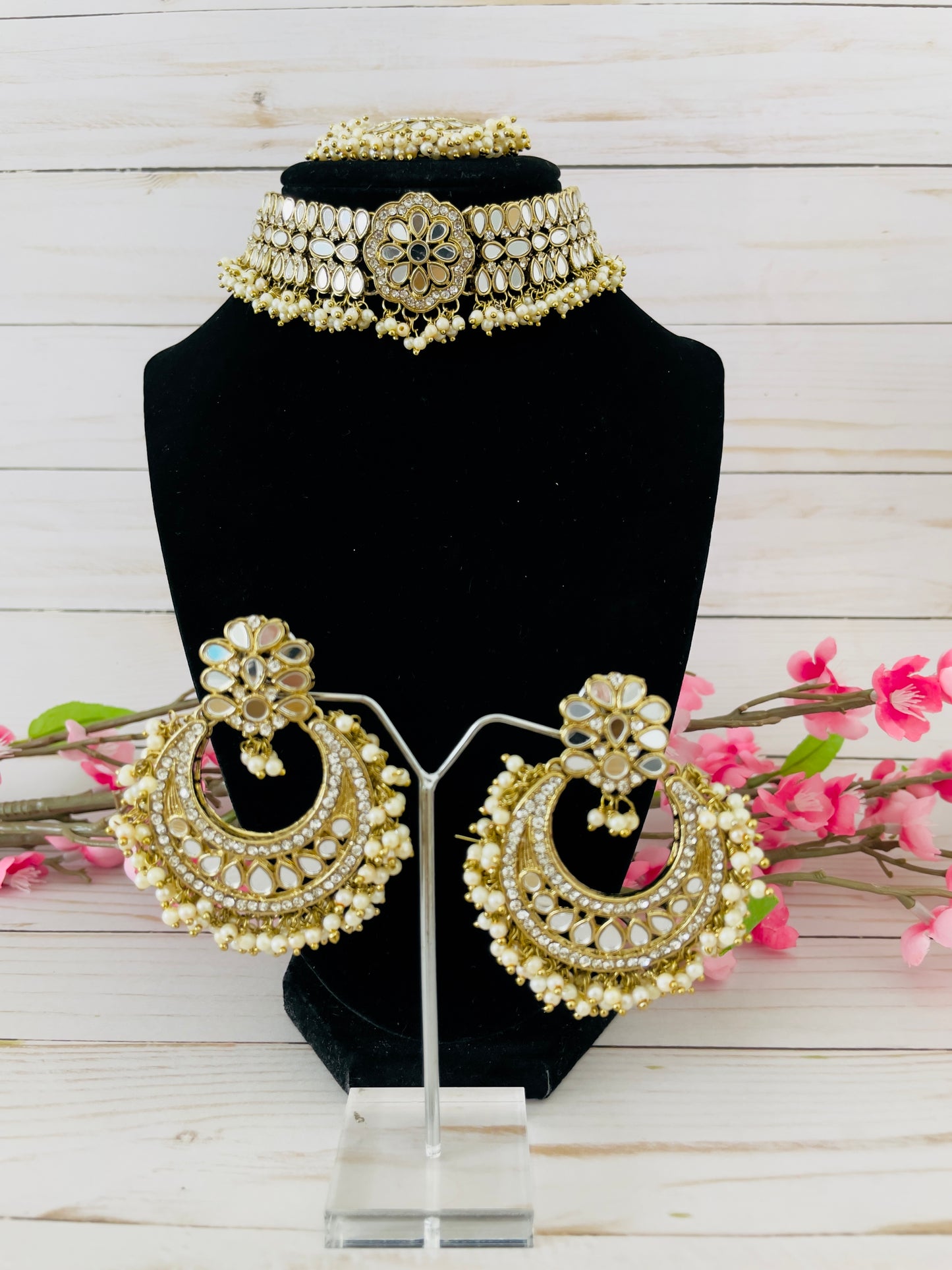 Mirror Choker Set: Elevate Your Fashion Game with Creative Jewels