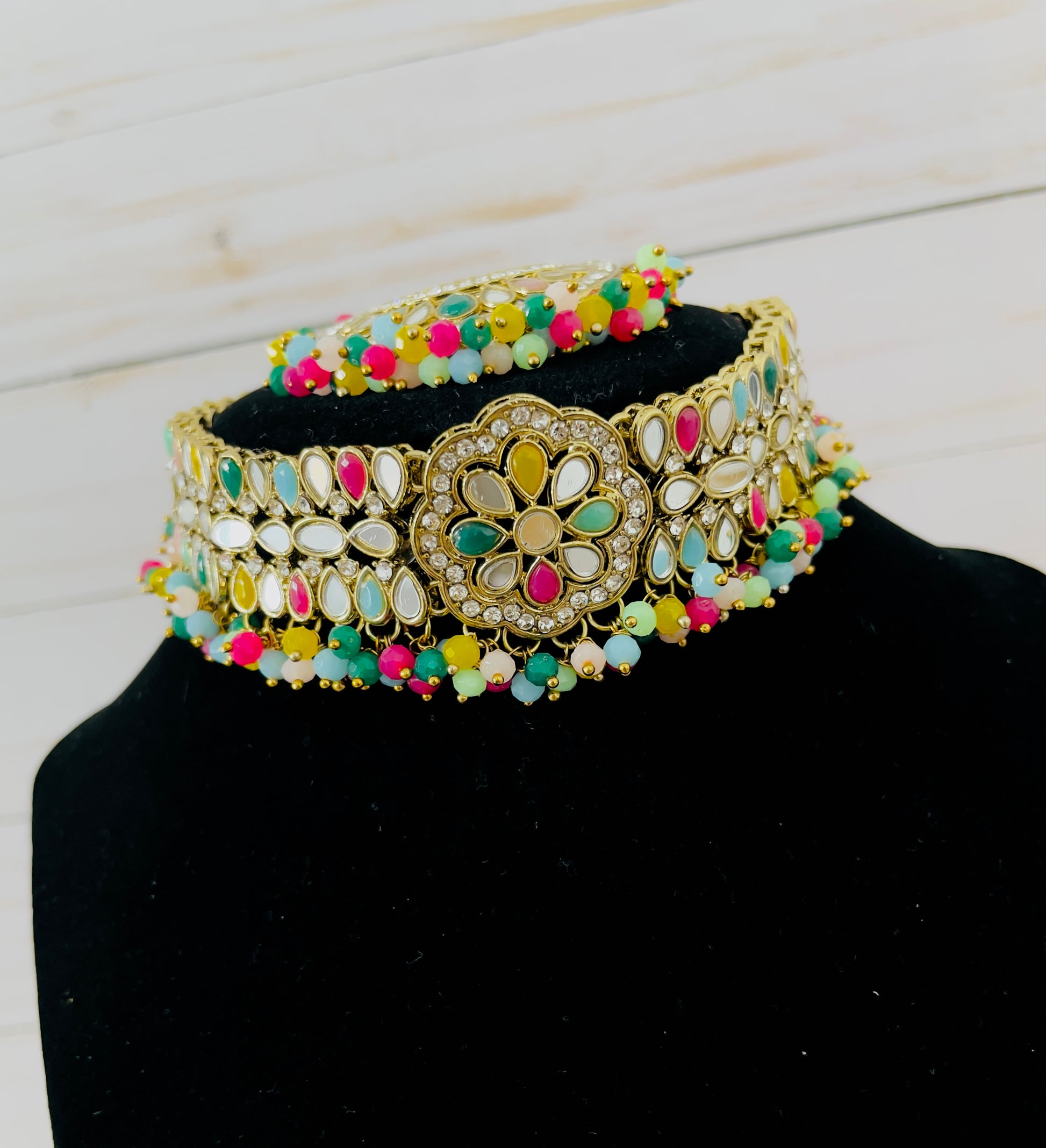 Mirror Choker Set: Elevate Your Fashion Game with Creative Jewels